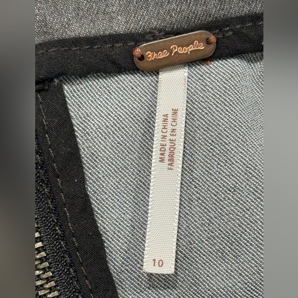 Free People Modern Femme Grey Denim Mini Skirt Stretch Zip Women’s Size 10 - Picture 6 of 8